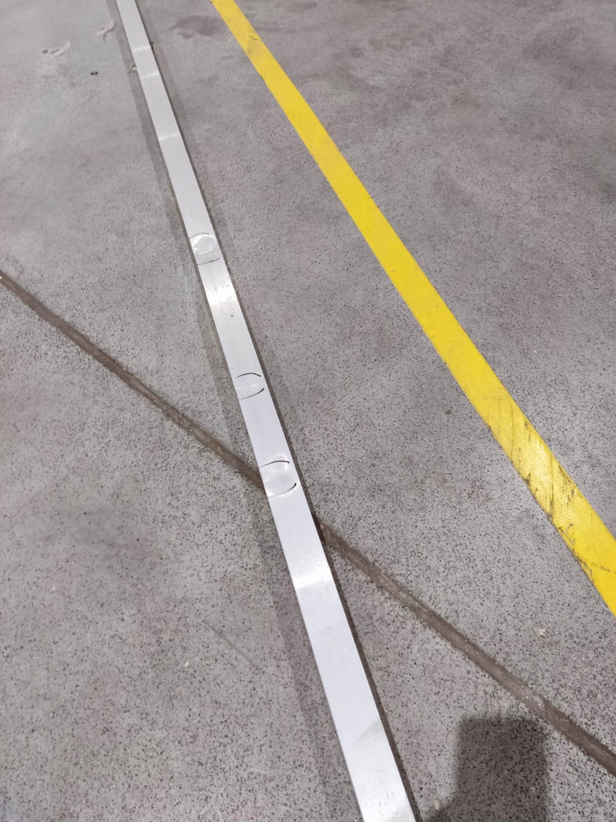 Estructuras - riel de montaje F806 - 40X40 - 3300mm - OUTLET